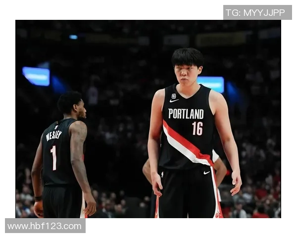 打破！杨瀚森NBA生计首进三分 两边抵触拉走暴怒哈腾劝架